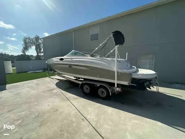 Sea Ray 240 Sundeck