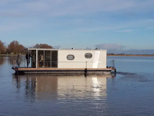 Campi Houseboat 400