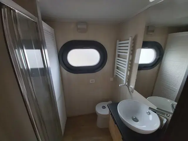 Campi Houseboat 400