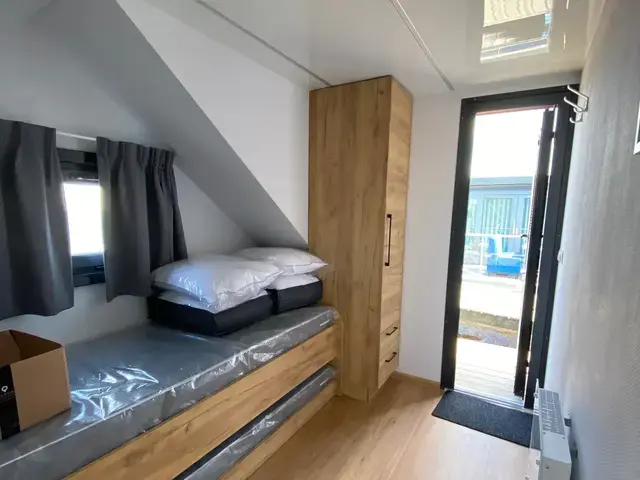 Campi Houseboat 400