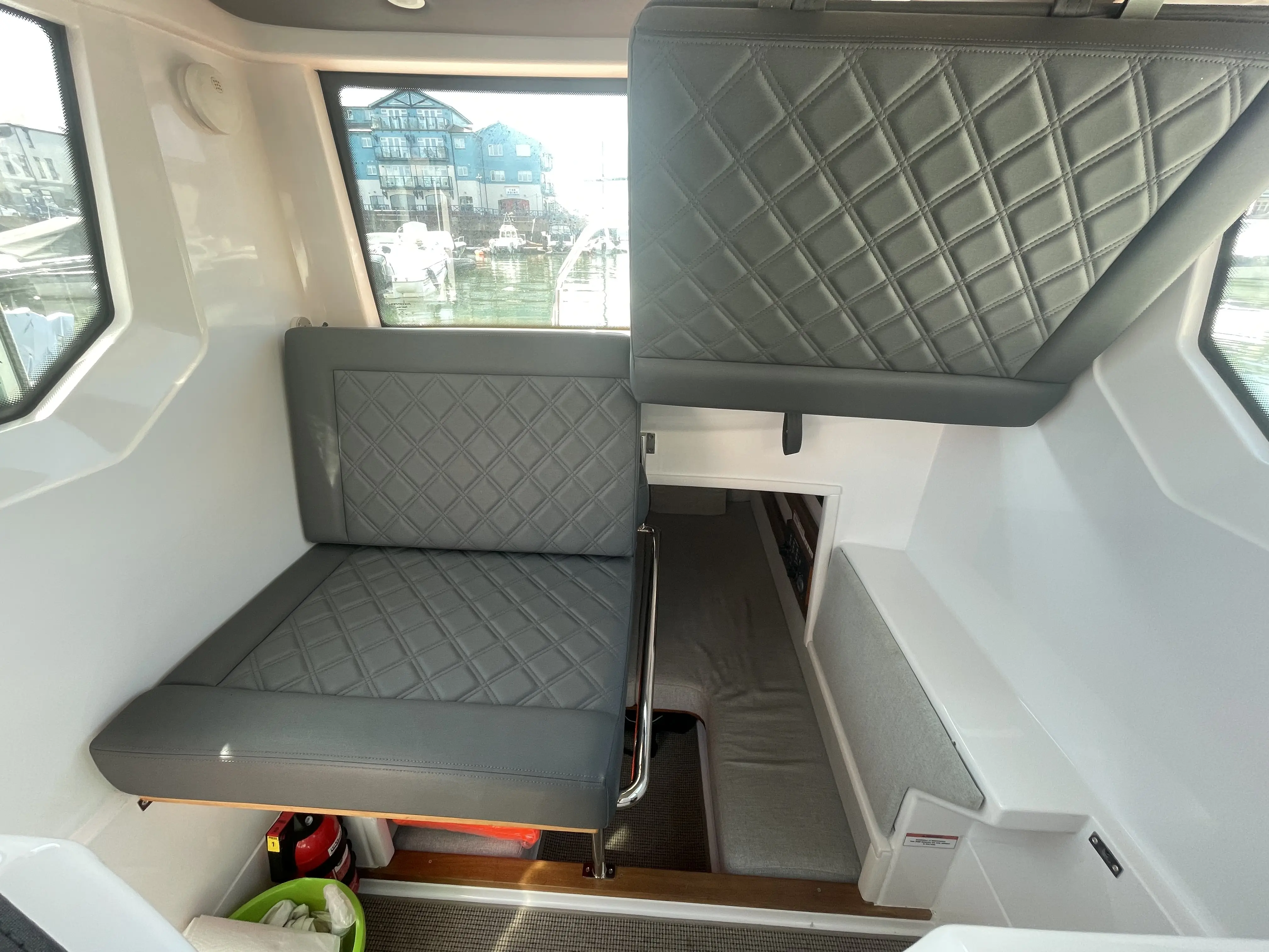 2019 Axopar 28 cabin