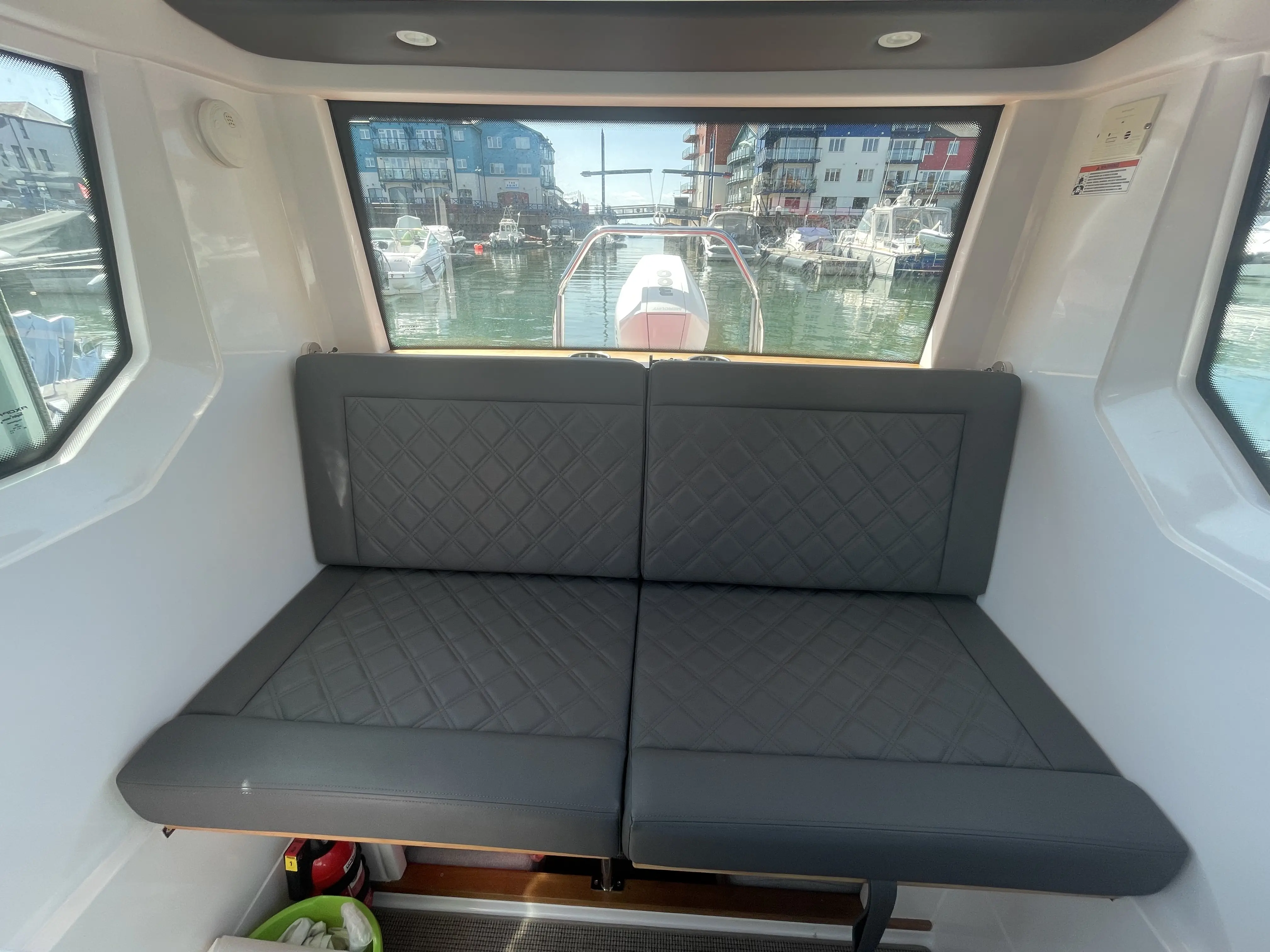 2019 Axopar 28 cabin