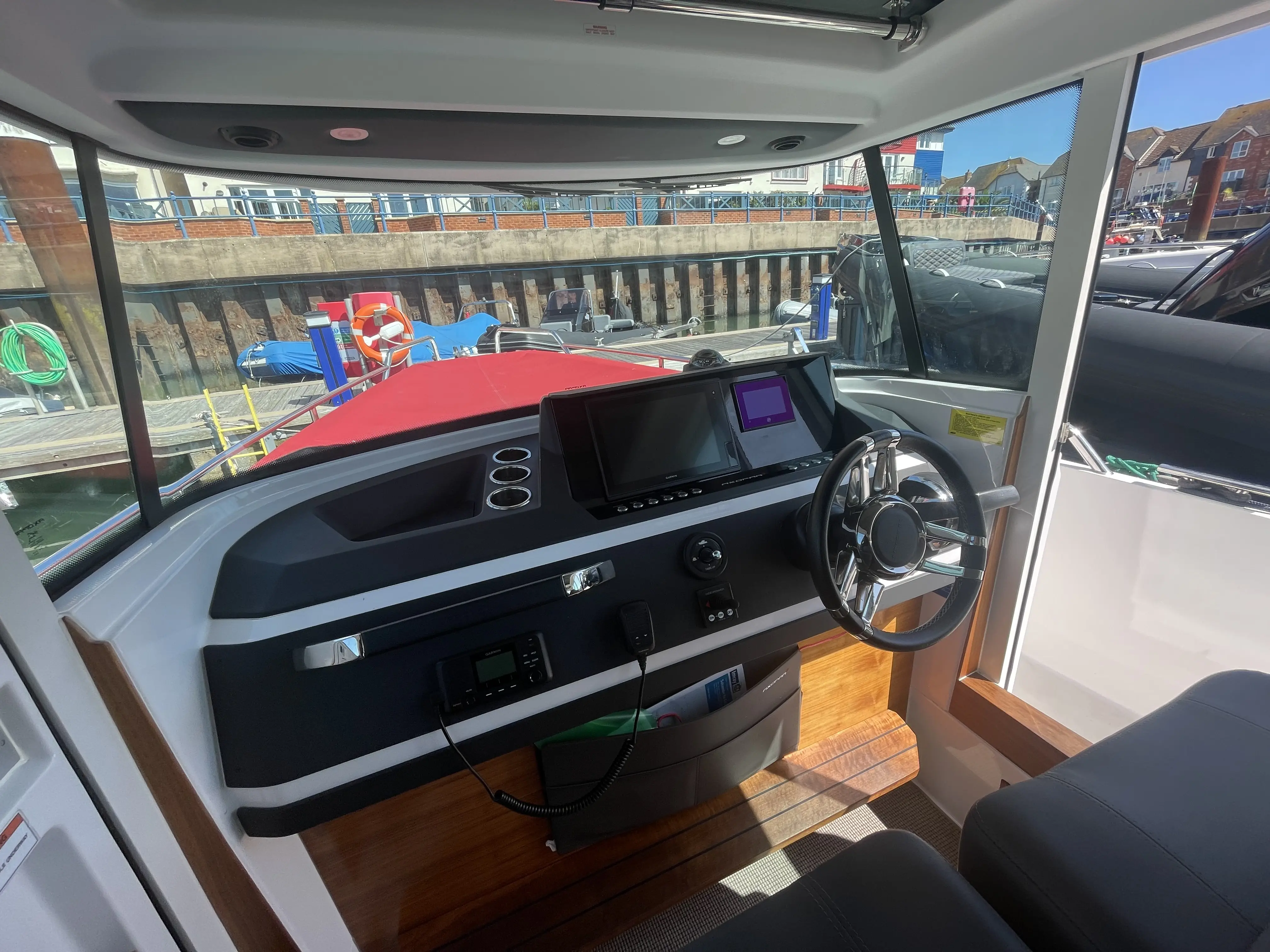 2019 Axopar 28 cabin