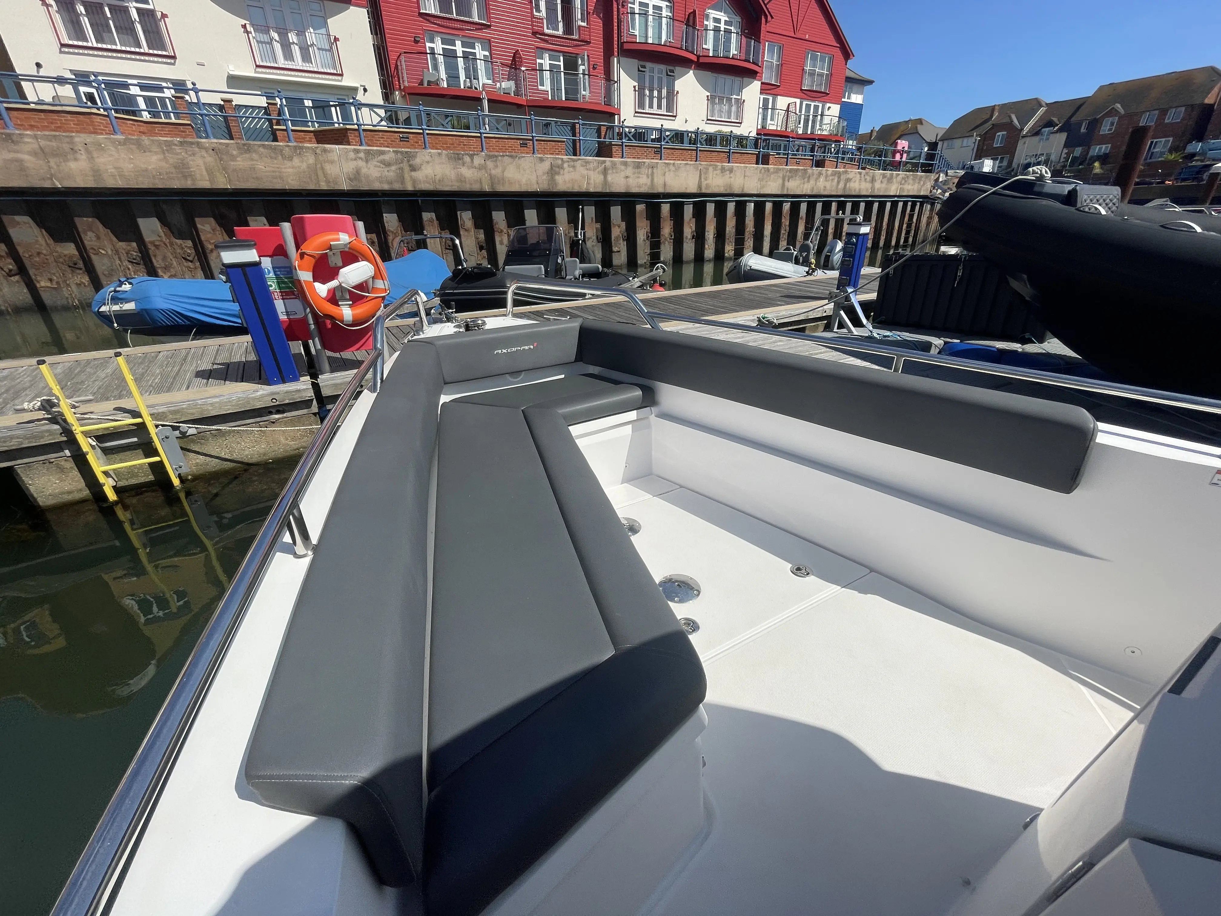 2019 Axopar 28 cabin