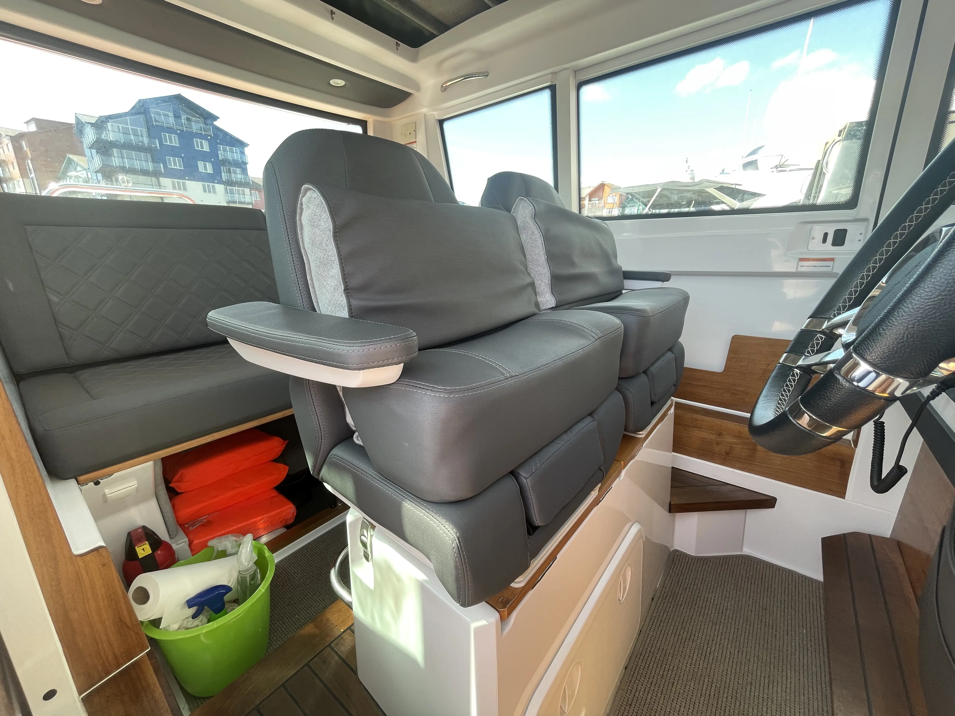 2019 Axopar 28 cabin