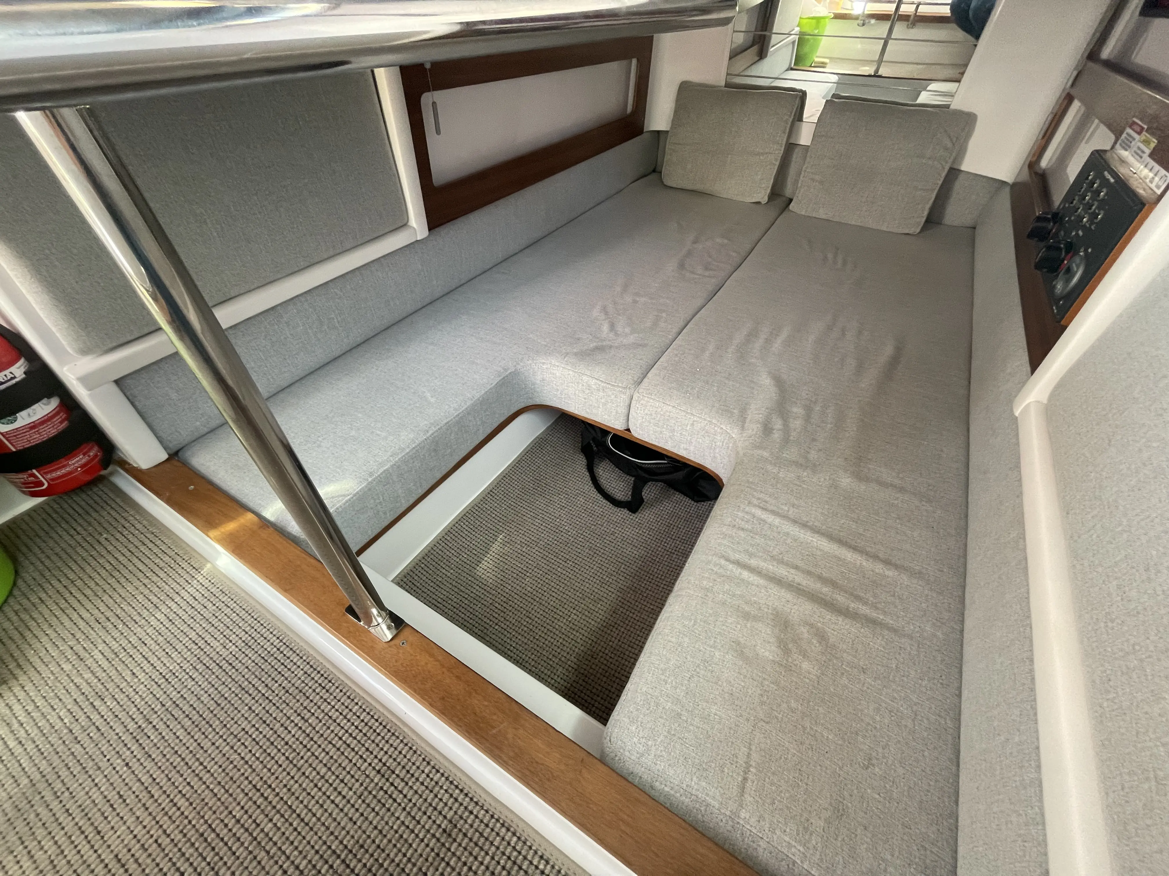 2019 Axopar 28 cabin