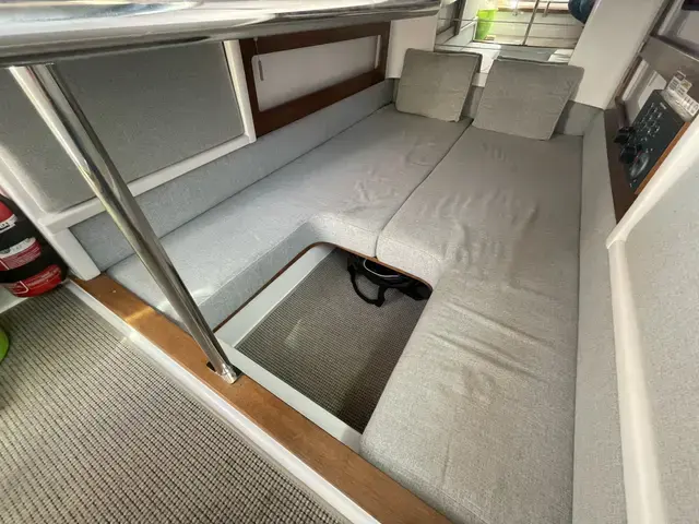 Axopar 28 Cabin