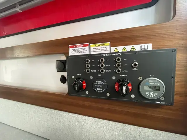 Axopar 28 Cabin