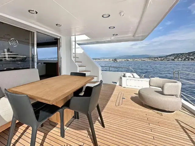 Heesen flybridge