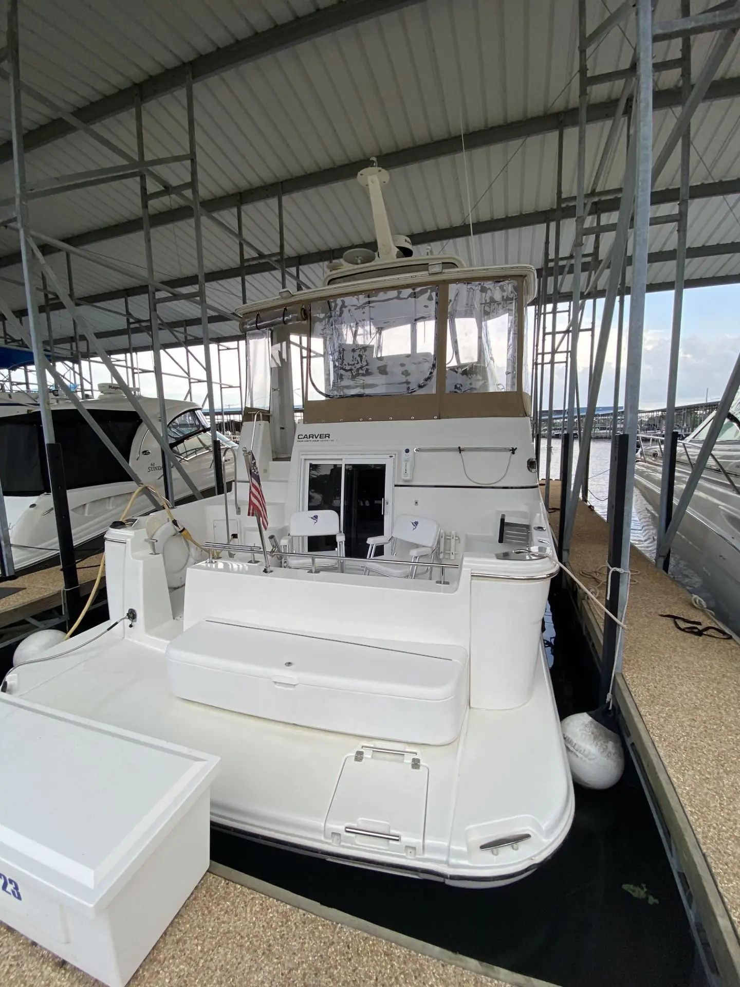 2004 Carver 444 cockpit motor yacht