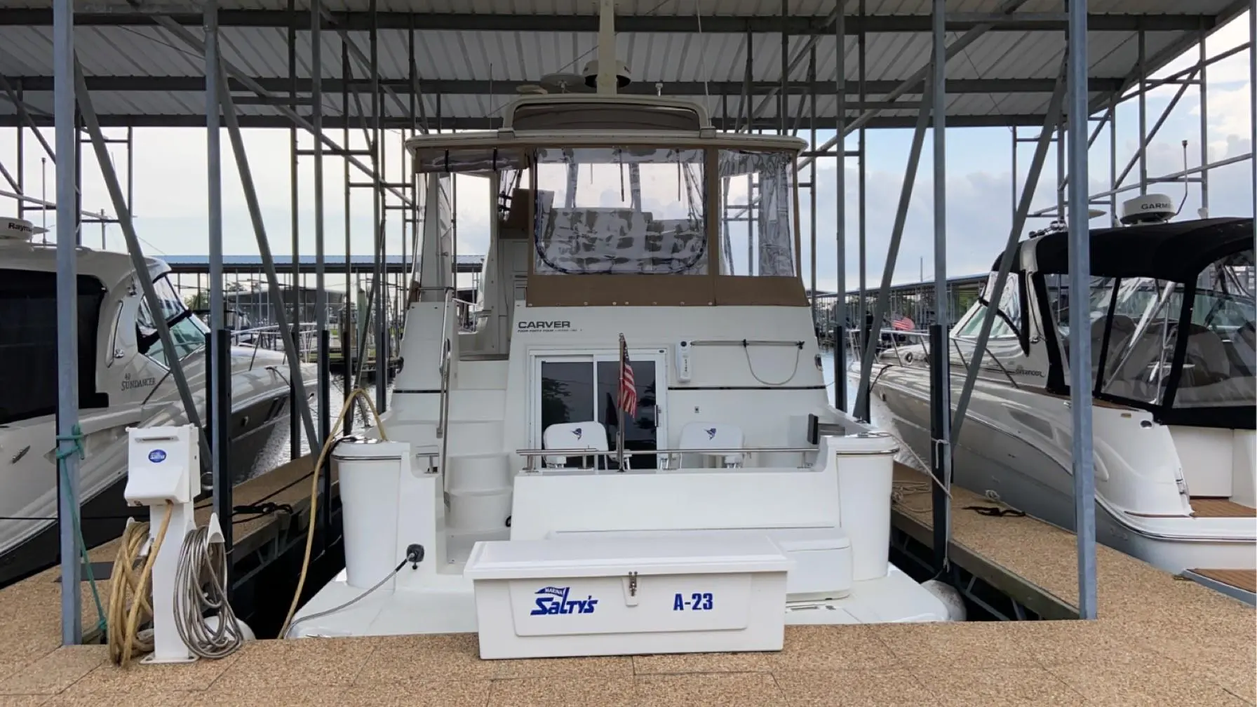 2004 Carver 444 cockpit motor yacht