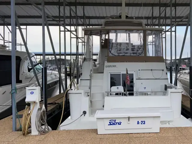 Carver 444 Cockpit Motor Yacht