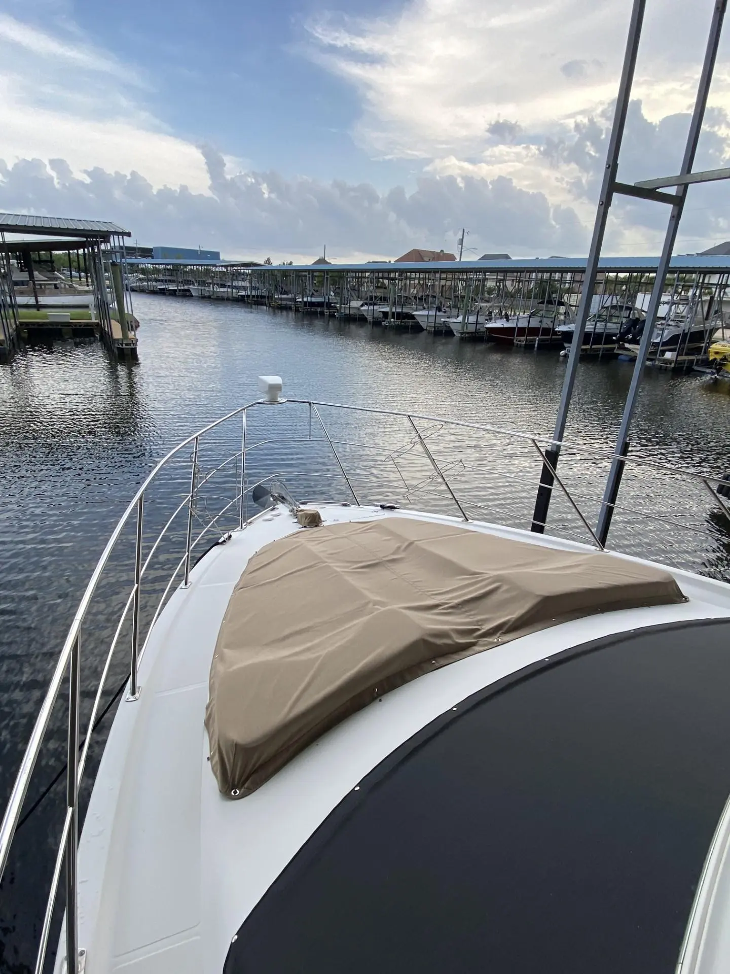 2004 Carver 444 cockpit motor yacht