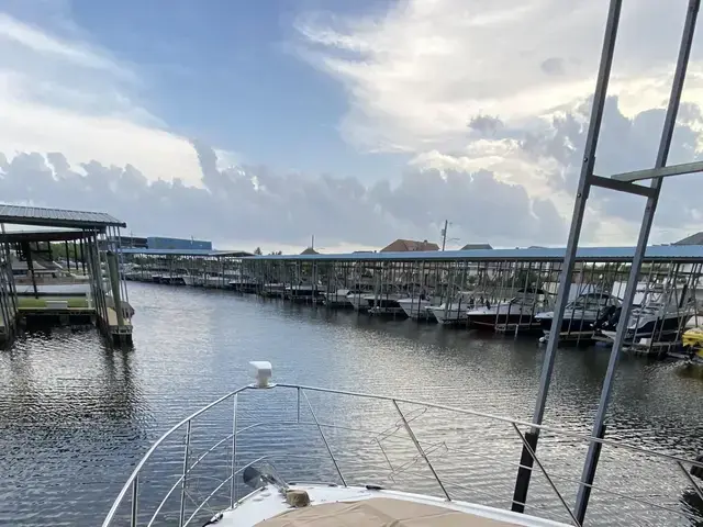 Carver 444 Cockpit Motor Yacht