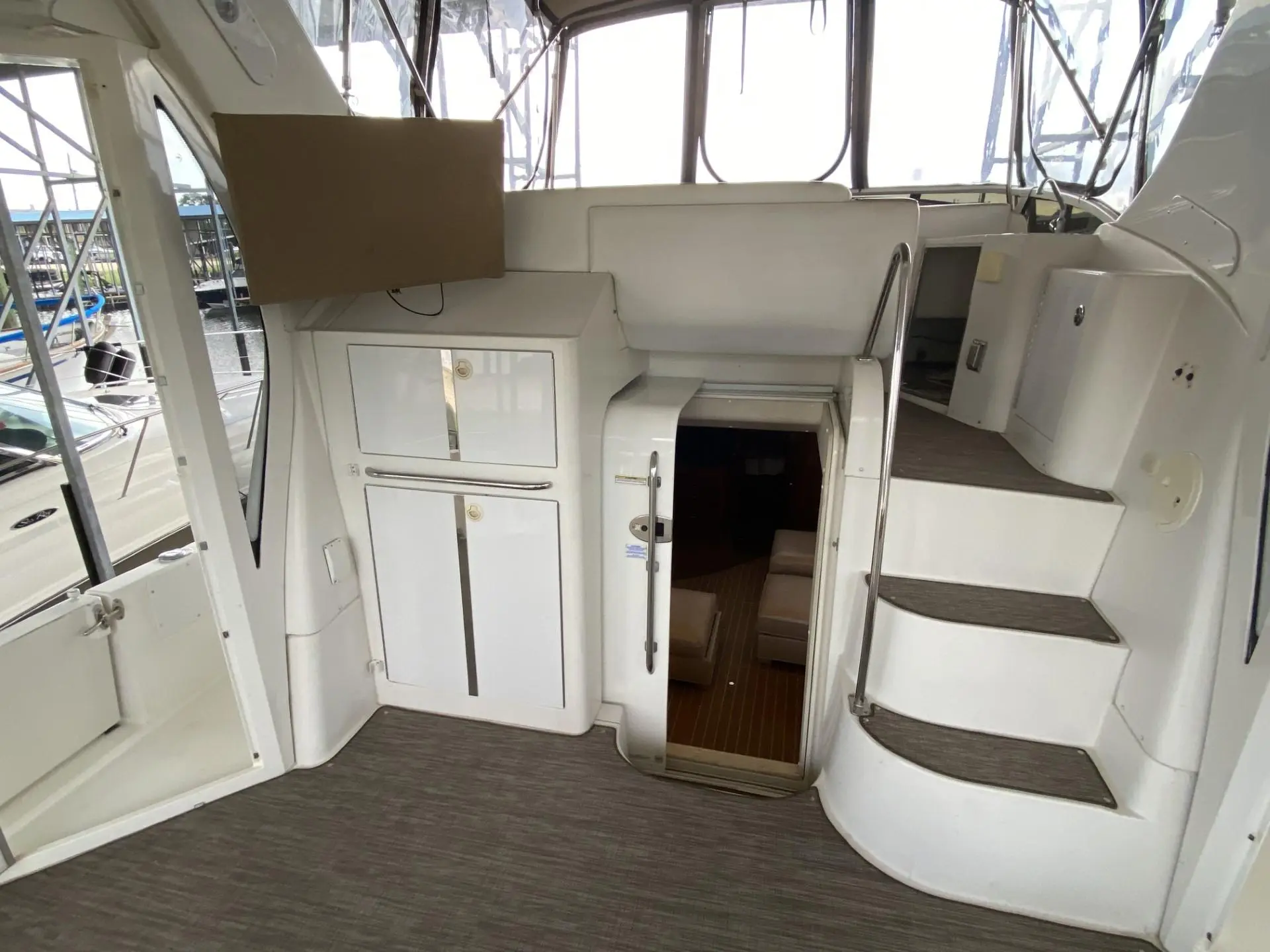 2004 Carver 444 cockpit motor yacht