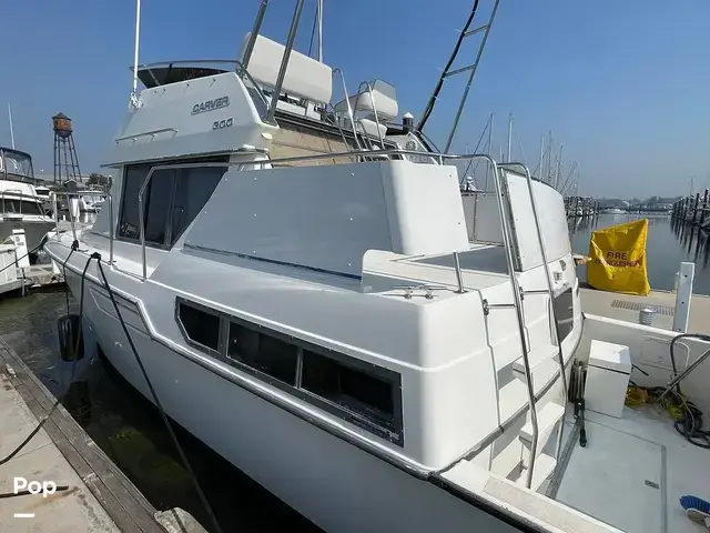 Carver 300 Aft Cabin