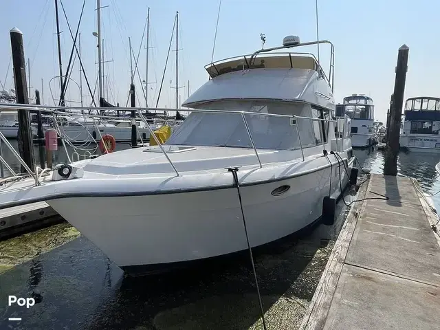 Carver 300 Aft Cabin