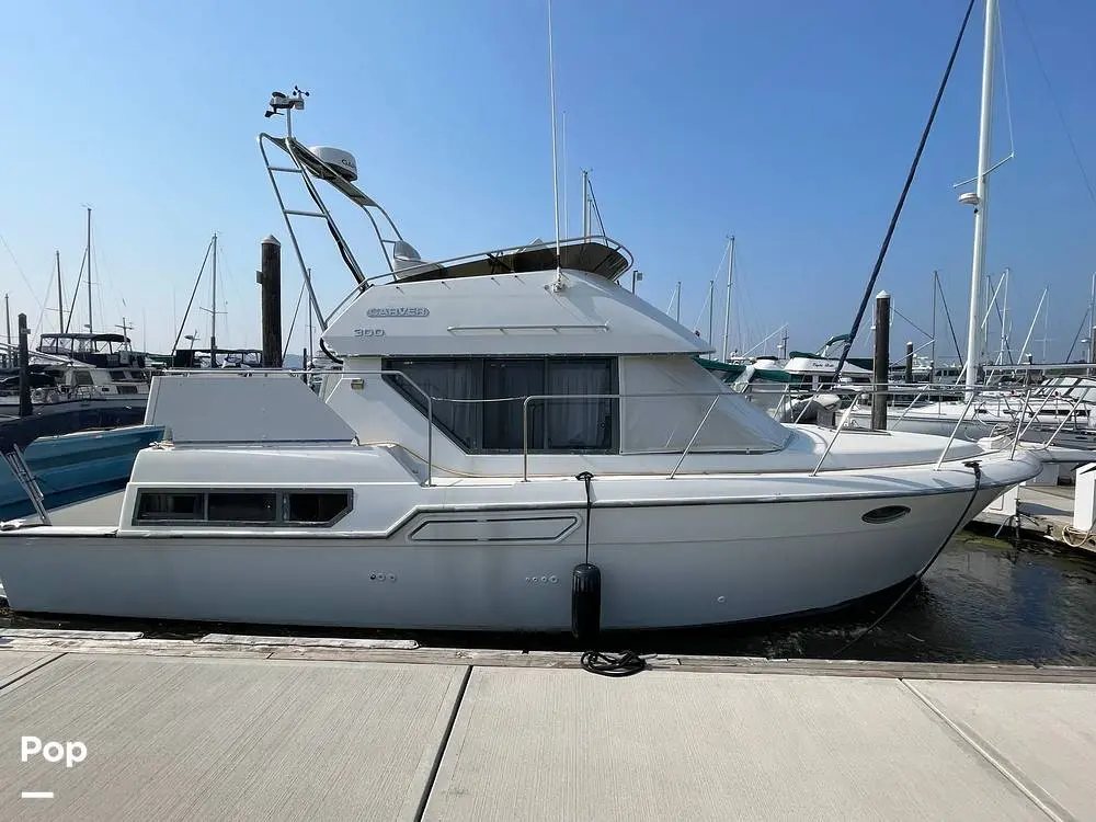 1994 Carver 300 aft cabin