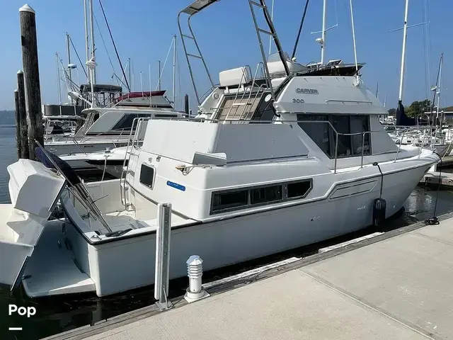 Carver 300 Aft Cabin