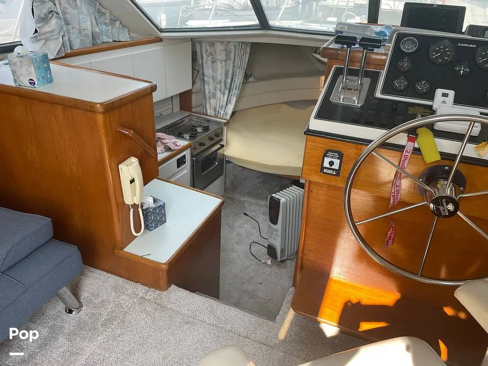 1994 Carver 300 aft cabin