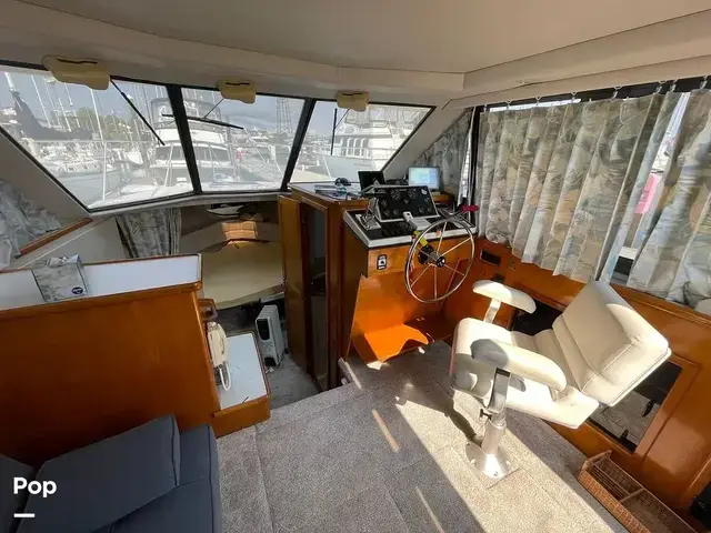 Carver 300 Aft Cabin