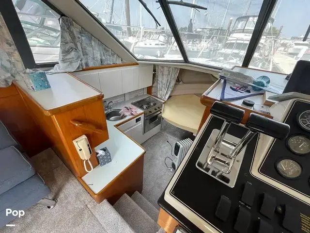 Carver 300 Aft Cabin