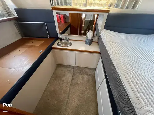 Carver 300 Aft Cabin