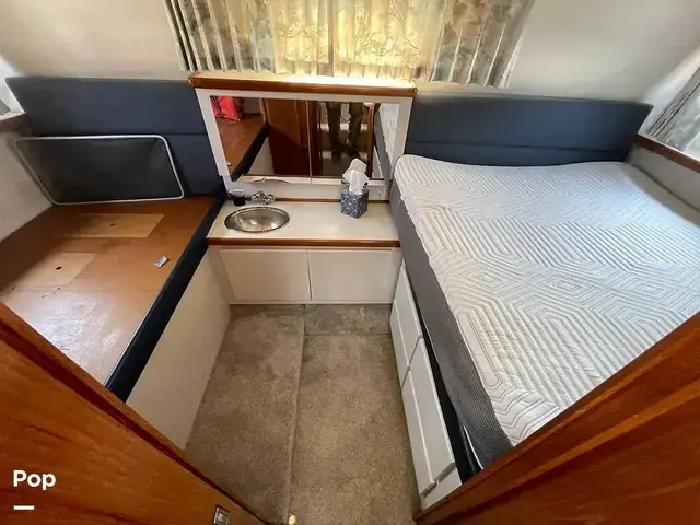 Carver 300 Aft Cabin