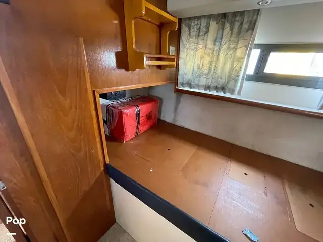 Carver 300 Aft Cabin