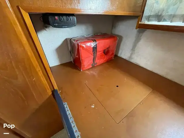 Carver 300 Aft Cabin