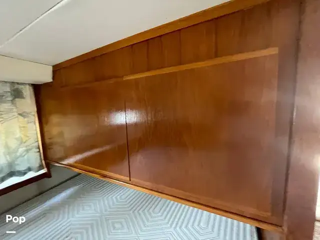 Carver 300 Aft Cabin