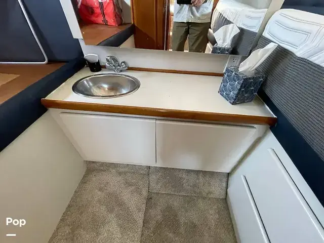 Carver 300 Aft Cabin