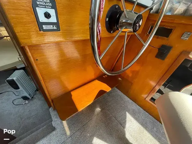 Carver 300 Aft Cabin