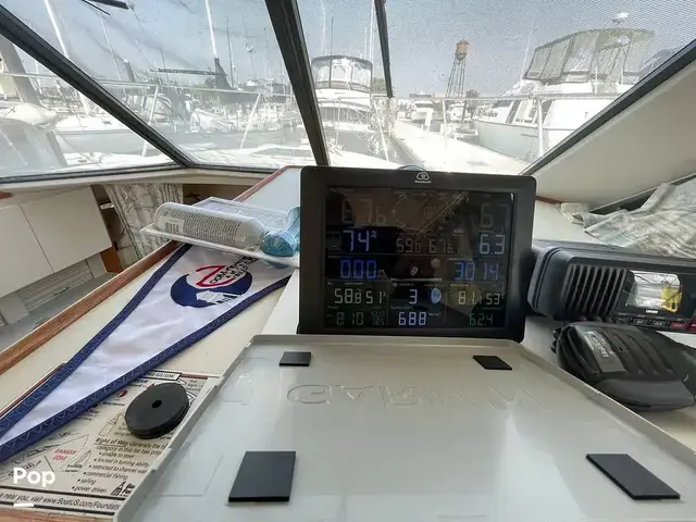 Carver 300 Aft Cabin