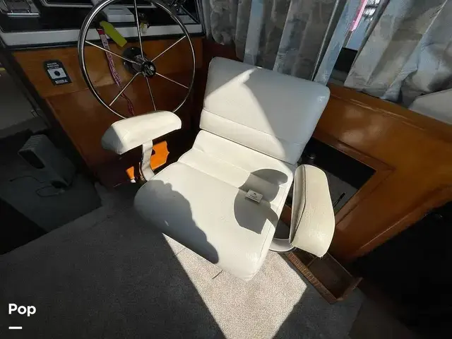 Carver 300 Aft Cabin