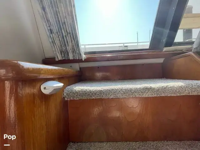 Carver 300 Aft Cabin