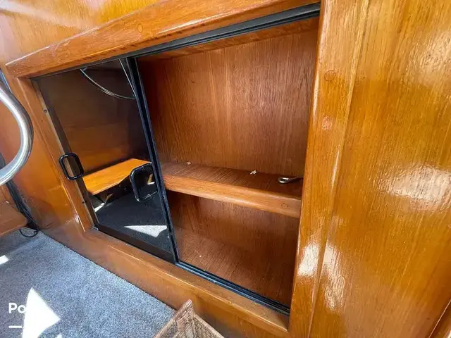 Carver 300 Aft Cabin