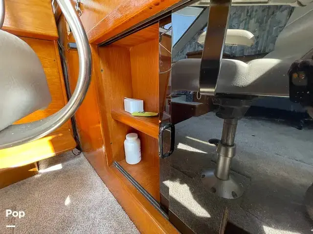 Carver 300 Aft Cabin