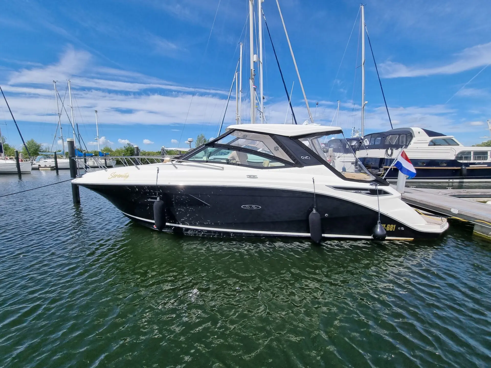 2022 Sea Ray 320 sundancer