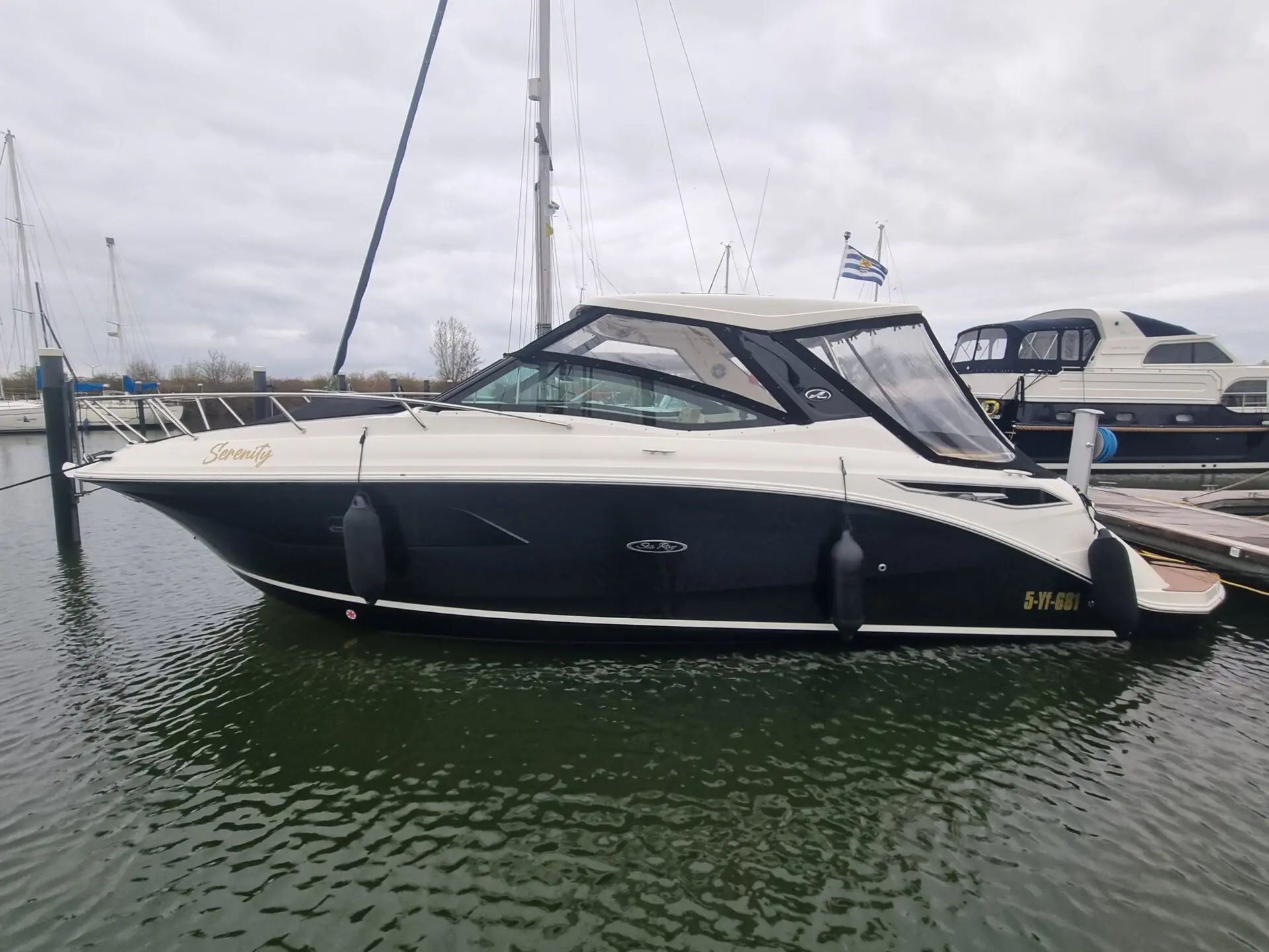 2022 Sea Ray 320 sundancer