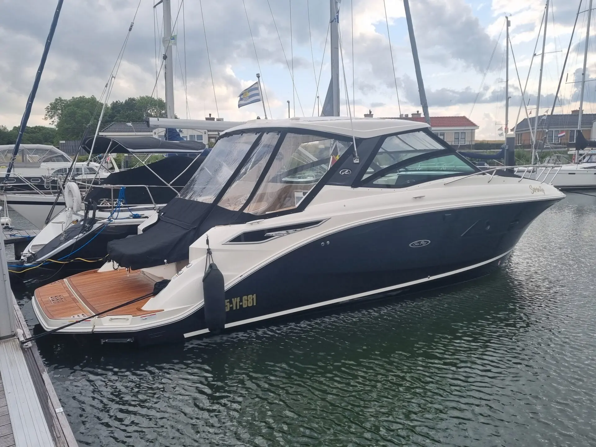 2022 Sea Ray 320 sundancer