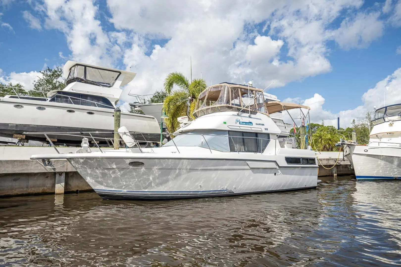 1992 Carver 33 flybridge cruiser