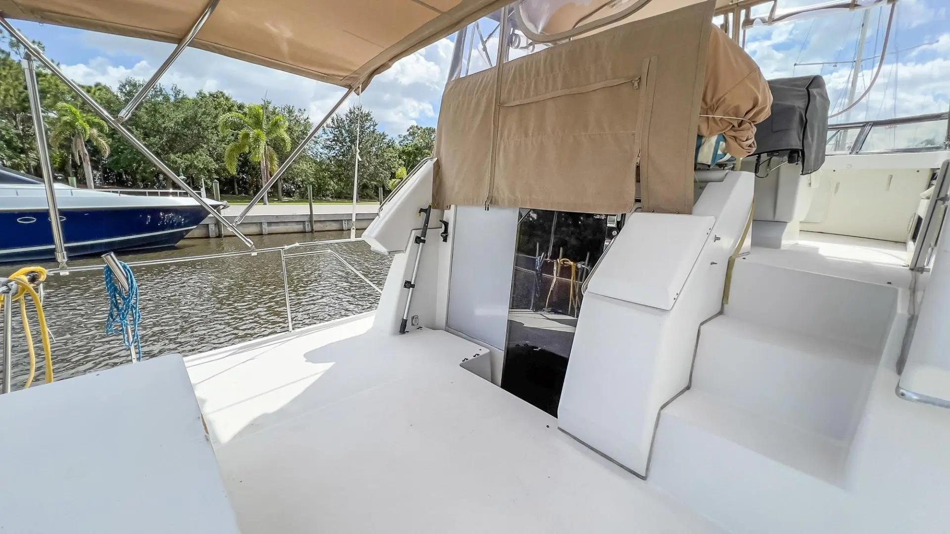 1992 Carver 33 flybridge cruiser