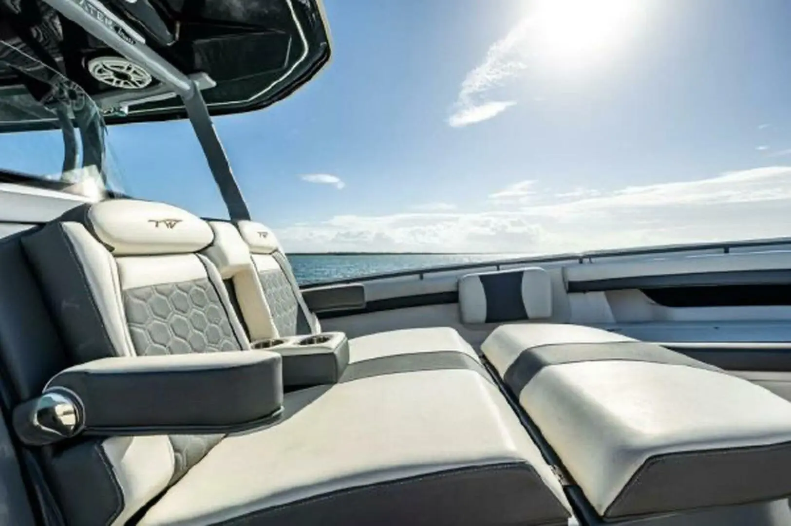 2020 Tidewater Boats 320 cc adventure