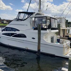 2005 Carver Cockpit Motor Yacht