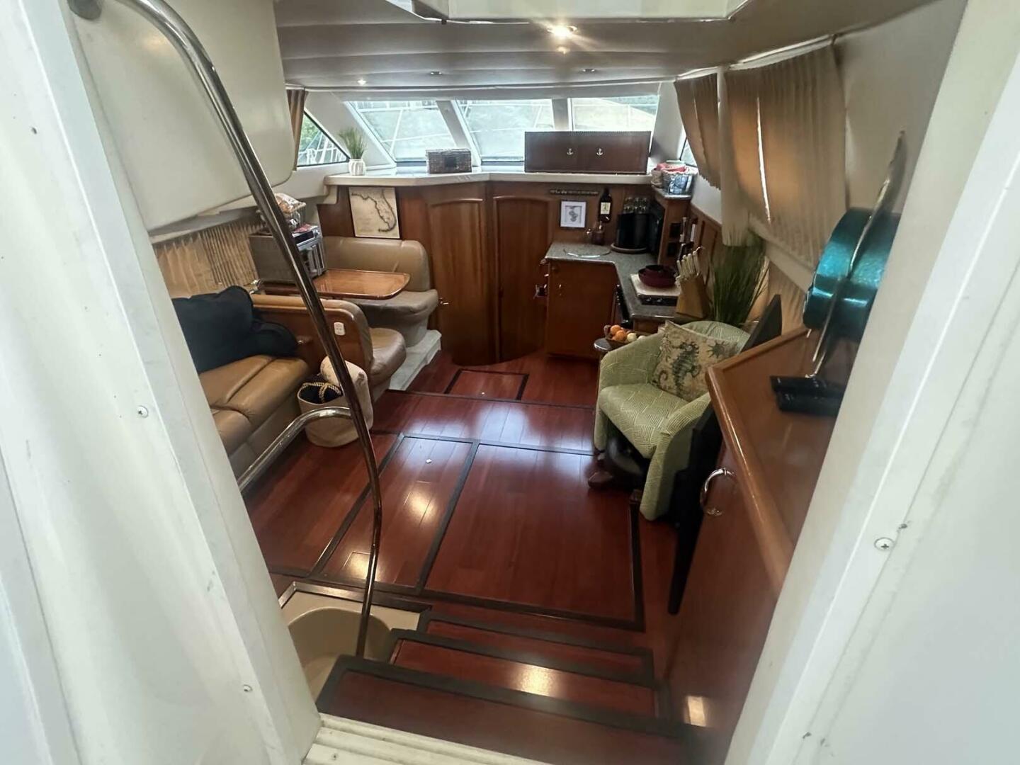 2005 Carver cockpit motor yacht