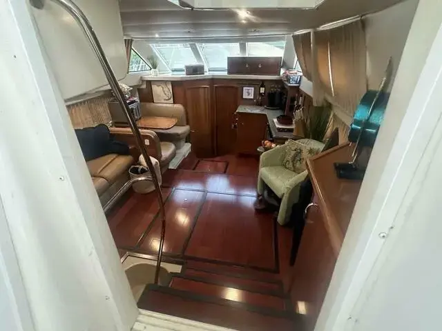 Carver Cockpit Motor Yacht