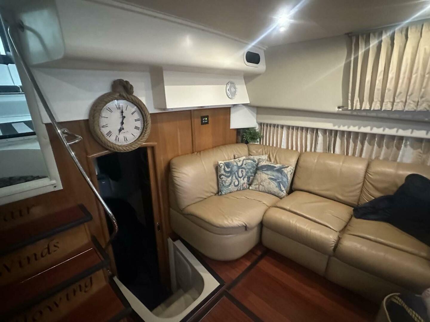 2005 Carver cockpit motor yacht