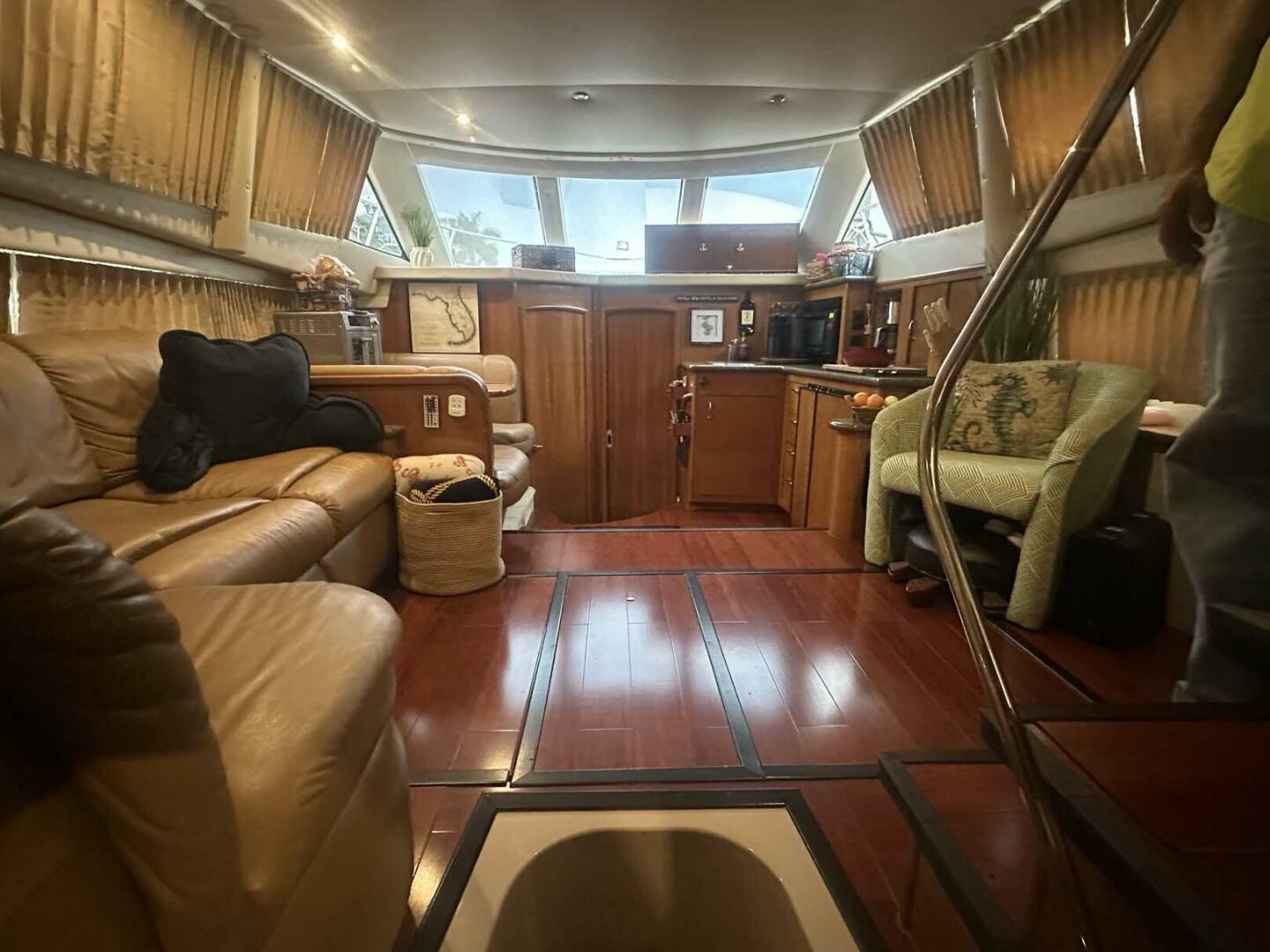 2005 Carver cockpit motor yacht