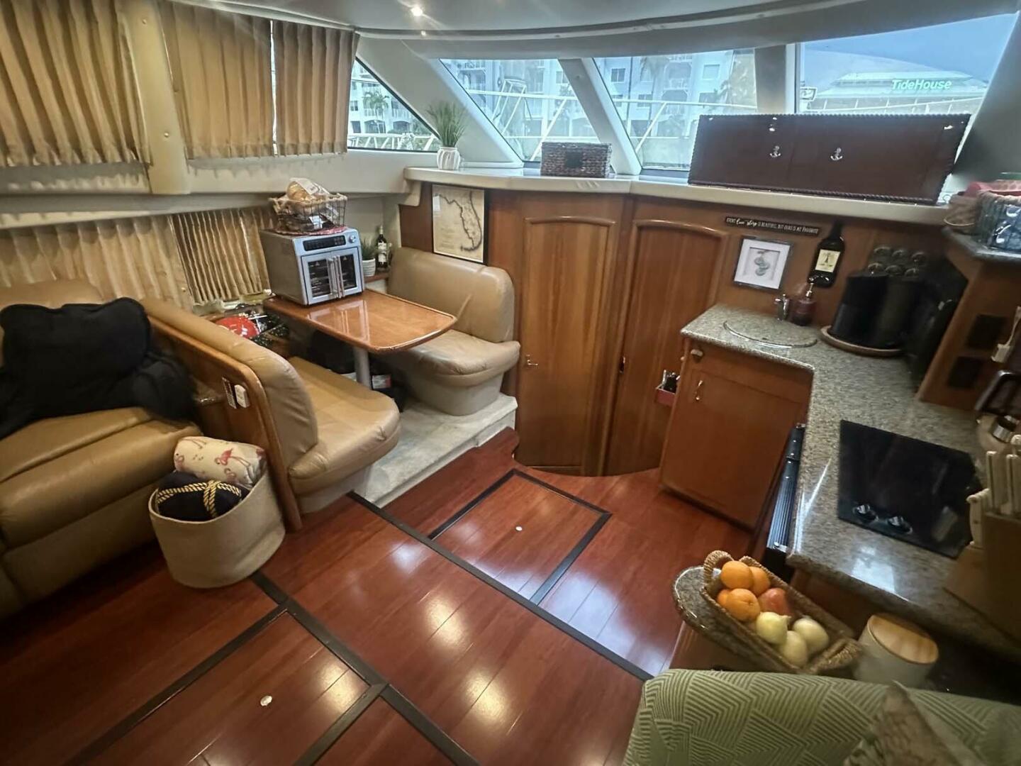 2005 Carver cockpit motor yacht